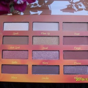 EYESHADOW PALETTA